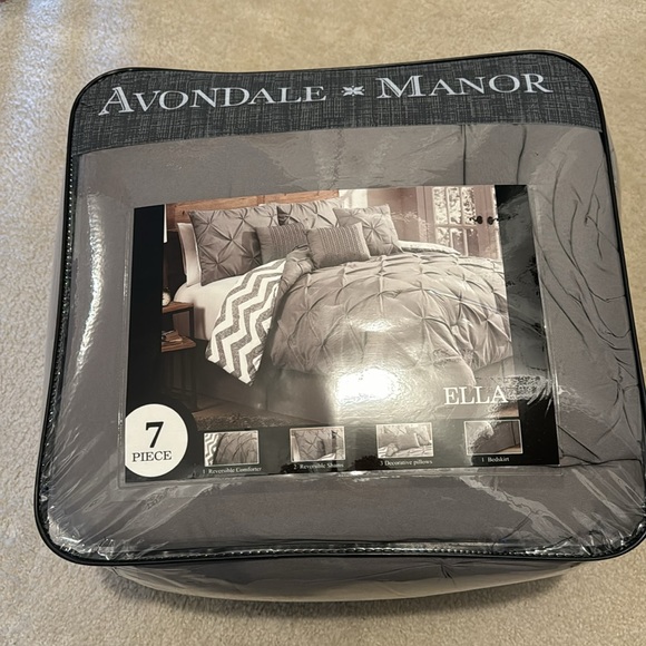 Avondale Manor King Reversible ComforterSet - Picture 5 of 9